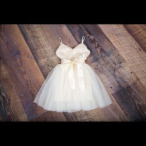 Flower girl cream colored dress Like New. Ribbon not included 2t